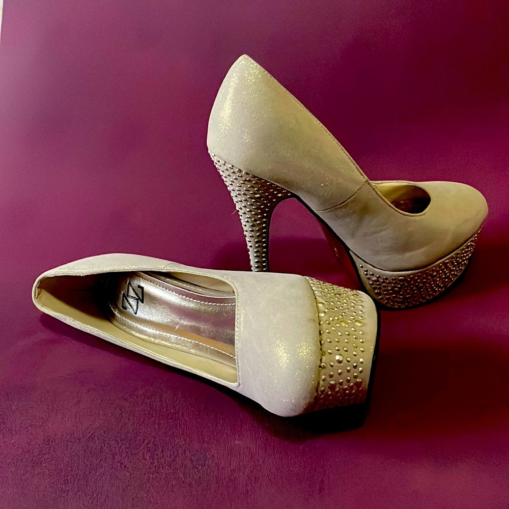 Gorgeous ‘ZZ’ High-heel ladies shoes.